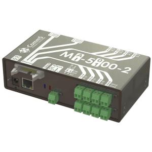 Comm5 I/O module with 8 inputs and 8 outputs, serial ports and connection for external display